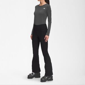 The North Face Women's Snoga Pant × 1
6 / TNF Black / SHORT